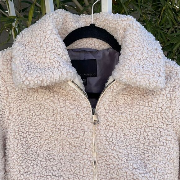 Banana Republic sweater - Picture 2 of 4